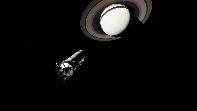 Nava LIFTONAUT străbătând spațiul negru în fața lui Saturn, cu globul palid și inelele largi luminate de Soarele îndepărtat