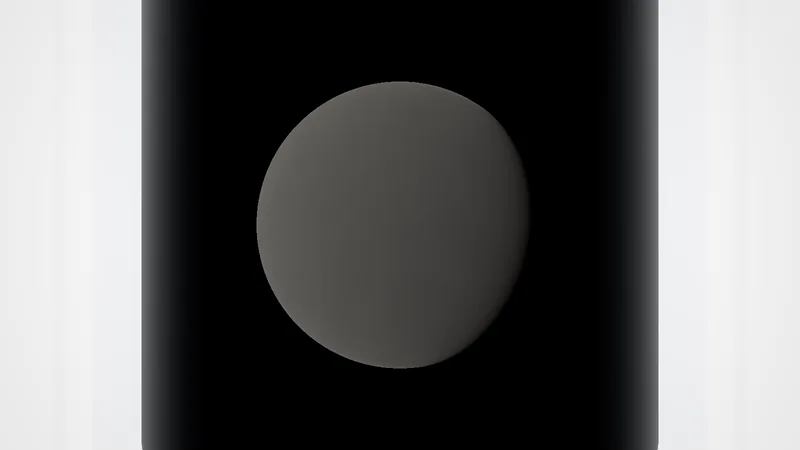 Planeta pitică Eris, un disc cenușiu, văzută prin fereastra cabinei